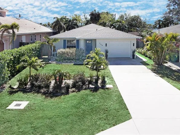 768 96th Ave N, Naples, FL 34108