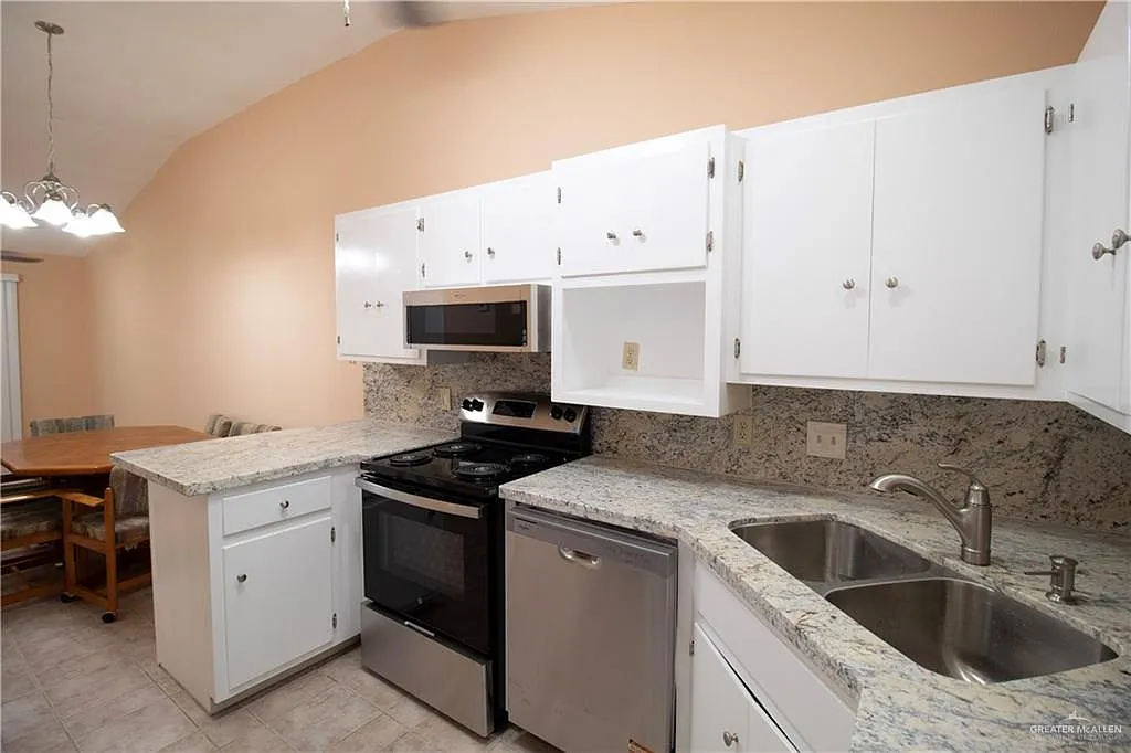 1 bed, 2.0 bath, 1009 sqft, $795 — Photo 4