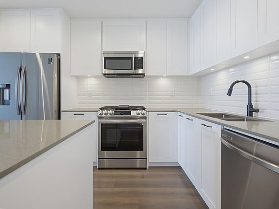 5th image of 20052 83a Ave #401