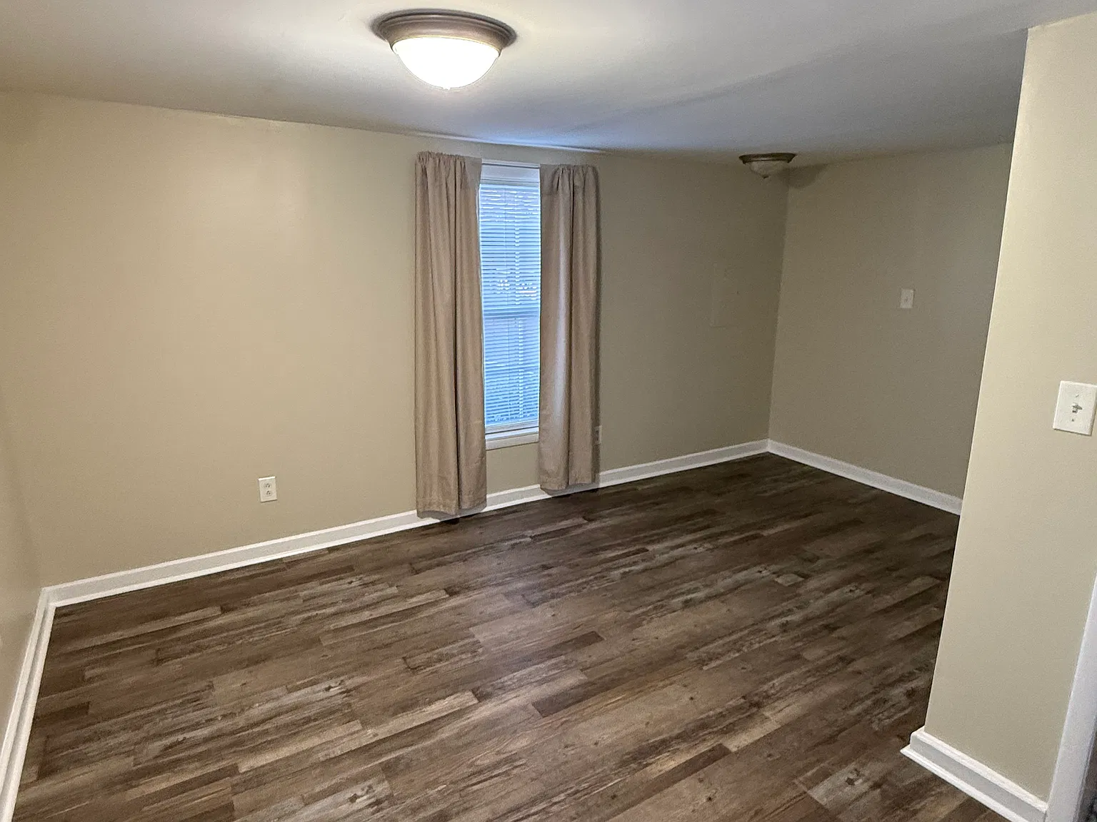 1 bed, 650 sqft, $1,100 — Photo 3