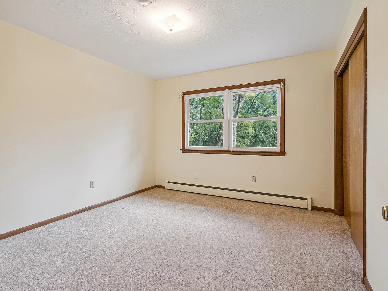 306 Virginia Dr Iowa City — Photo 3