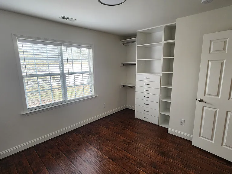 3105 Queensdale Dr — Photo 5