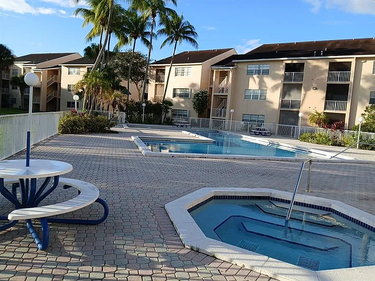 15300 SW 106th Ter #520 — Photo 28