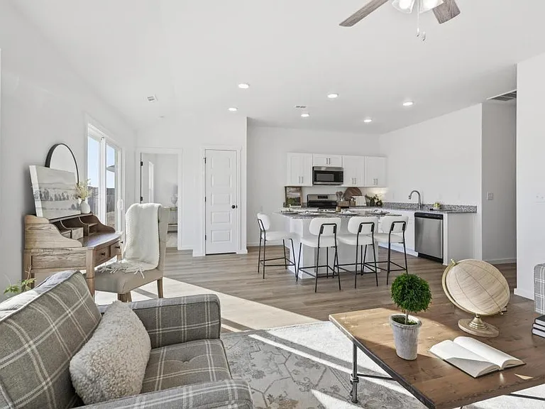 209 Alex Jordan Dr — Photo 2