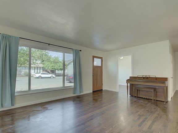 3rd image of 1029 W Cota St
