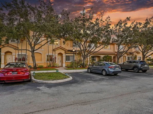 2827 SW 83rd Ter #102, Miramar, FL 33025