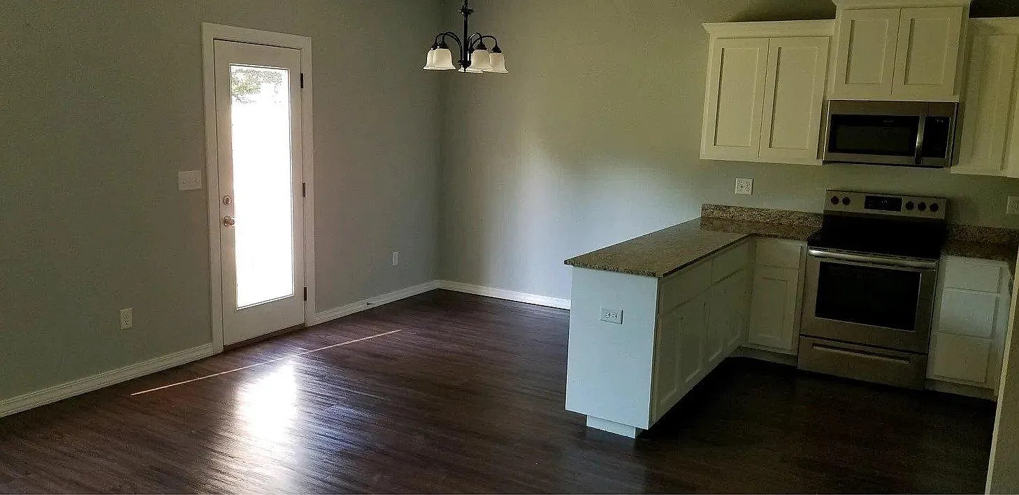 836 Baker St NW — Photo 3