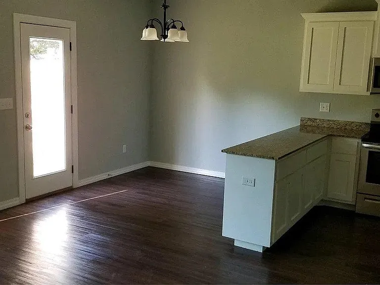 840 Baker St NW — Photo 3