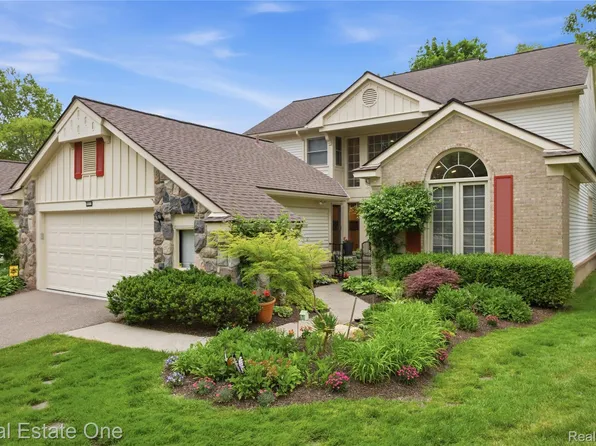 6011 Simsbury Ct #1, West Bloomfield, MI 48322