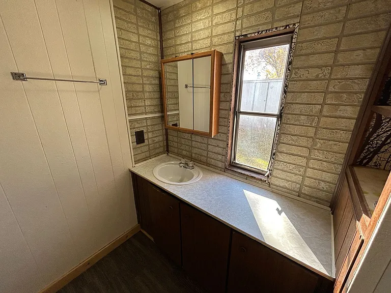 300 Linda Lee St — Photo 21