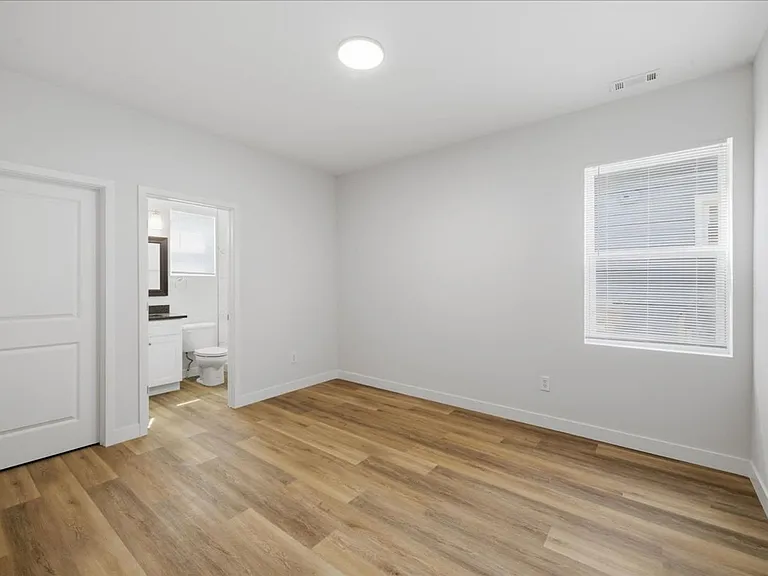 113-115 N Arsenal Ave — Photo 6