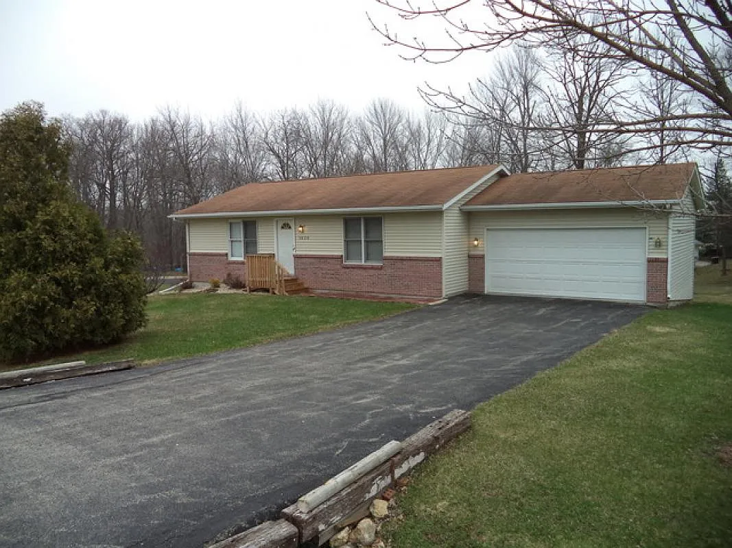 1635 Larchmont Rd photo 1