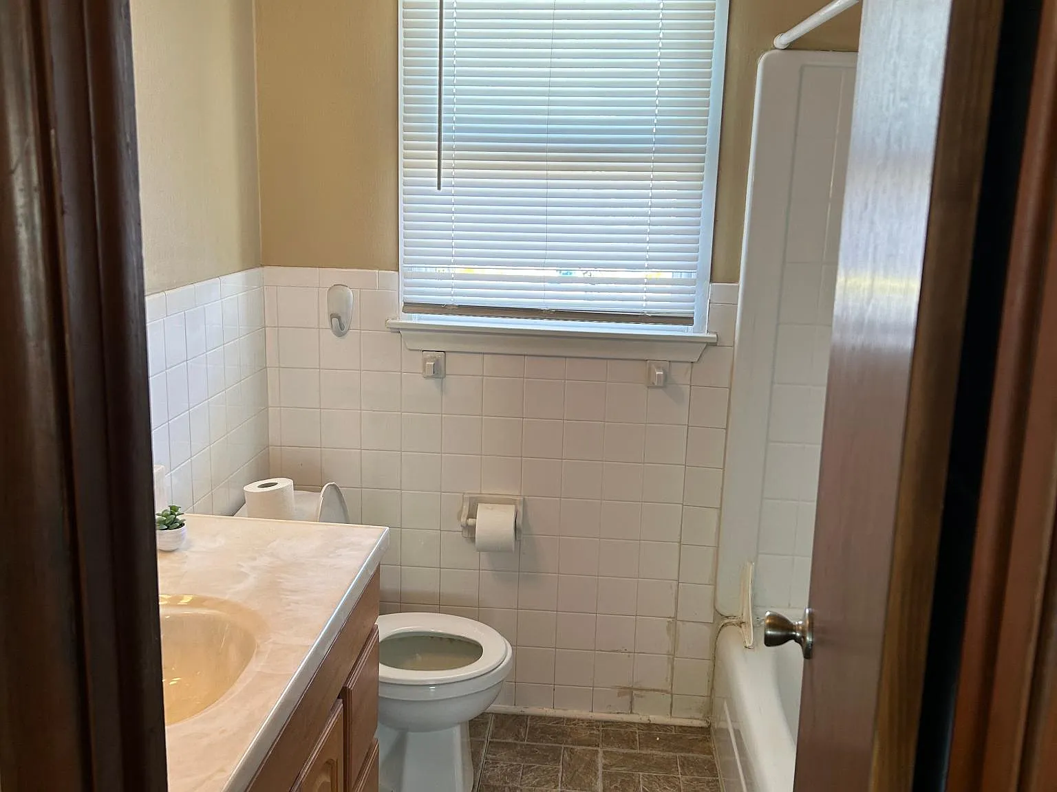 2 bed, 875 sqft, $945 — Photo 3