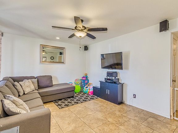 4th image of 2942 N 79th Ave