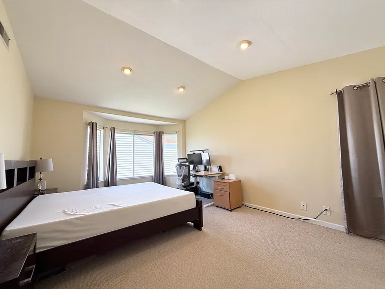 2321 Farmcrest St — Photo 11