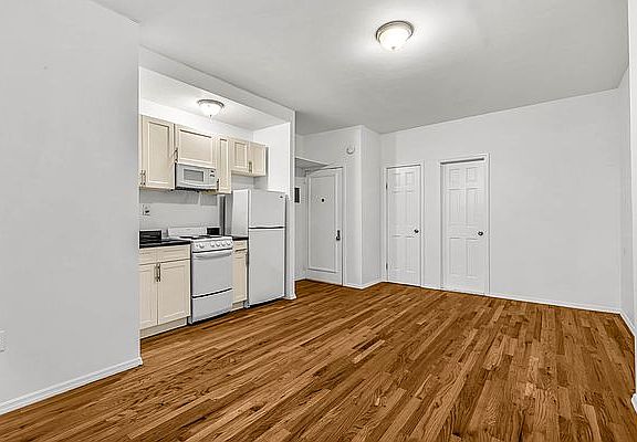 4th image of 323 W 4th St APT 1C