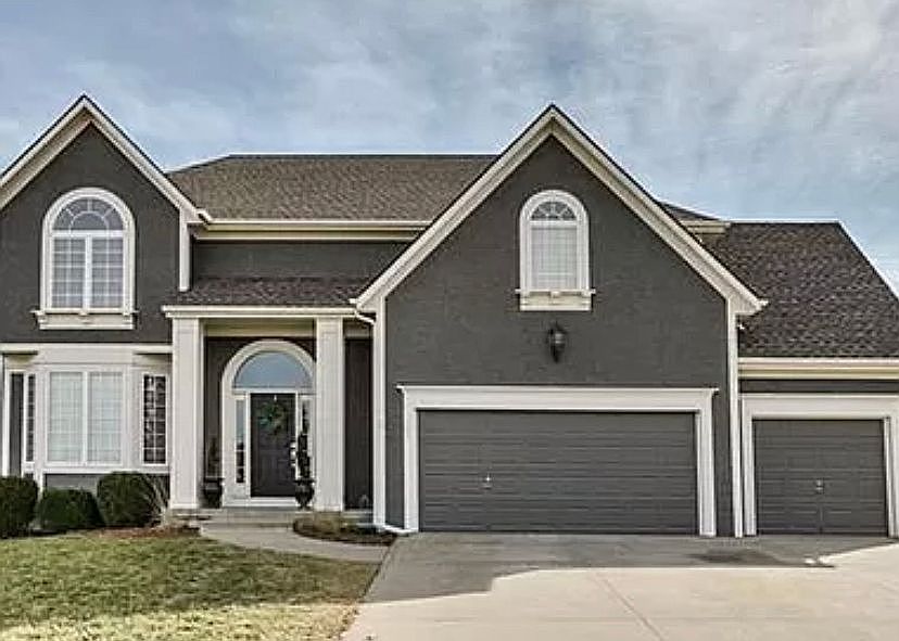 1st image of 205 NE Misty Meadow Dr
