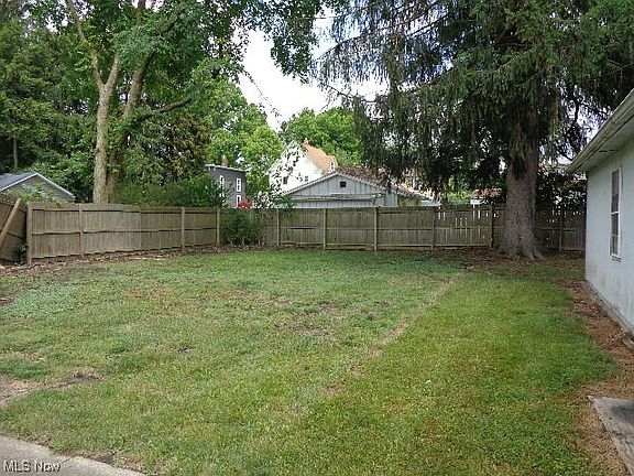 4th image of 807 Jefferson Ave