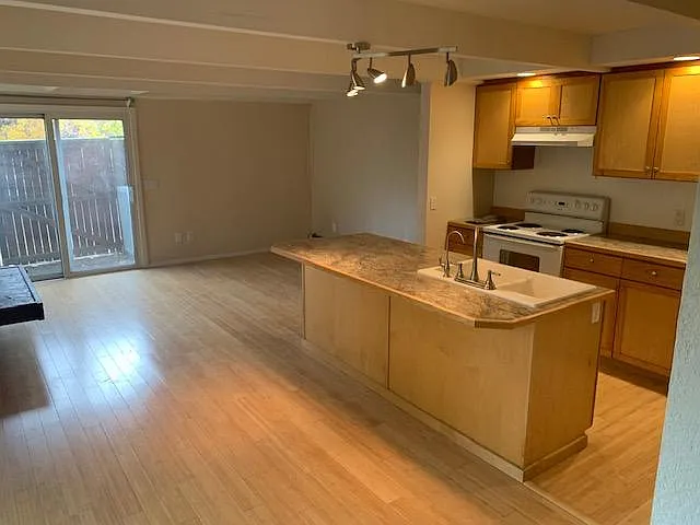 3584 Broadway St — Photo 2