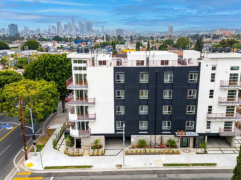321 S Fickett St — Photo 3