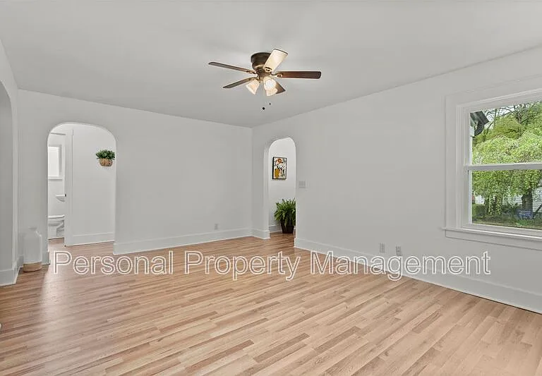 1346 NW Couch St — Photo 4