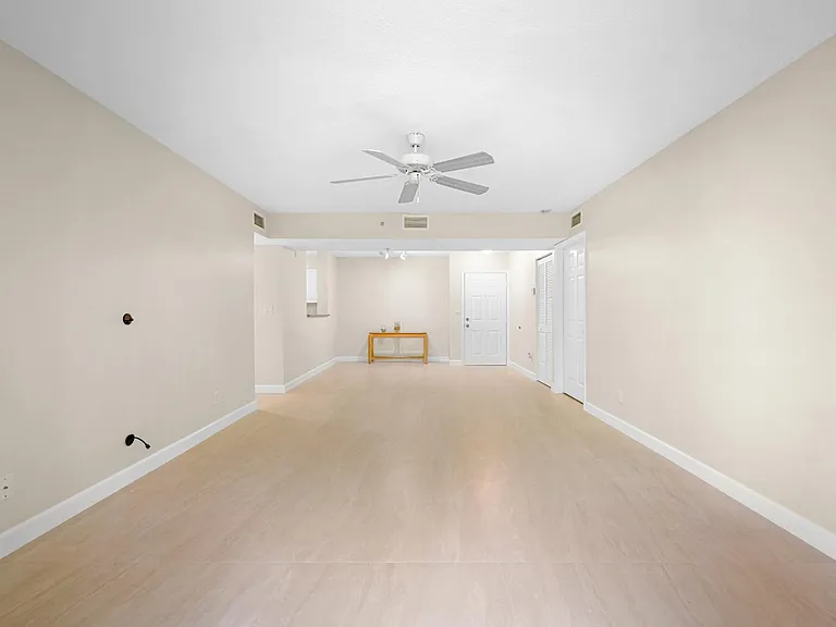 619 E Sheridan St #106 — Photo 9