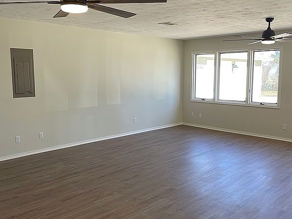 5th image of 15303 E 440th Rd