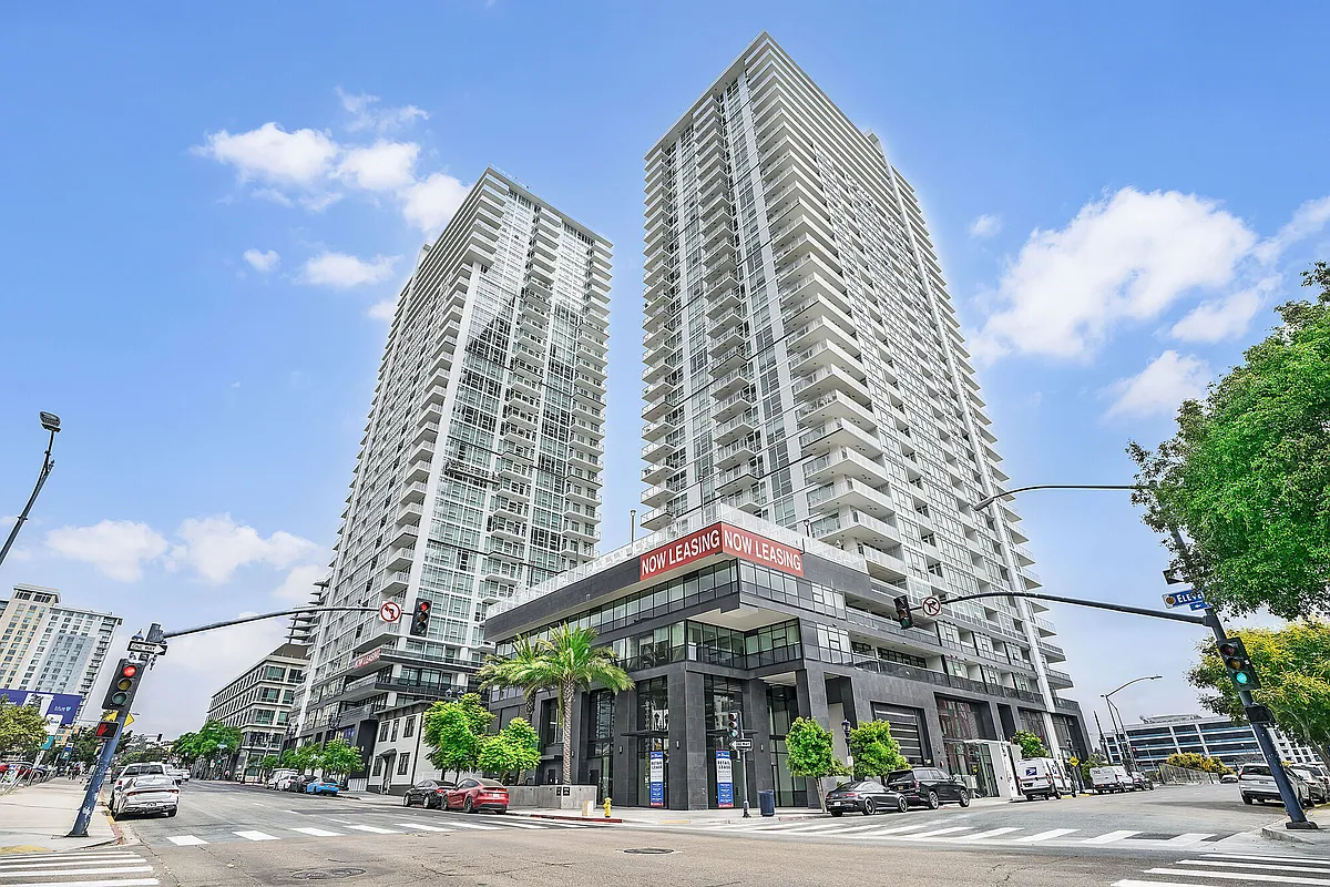 Building Photo - Broadway Towers