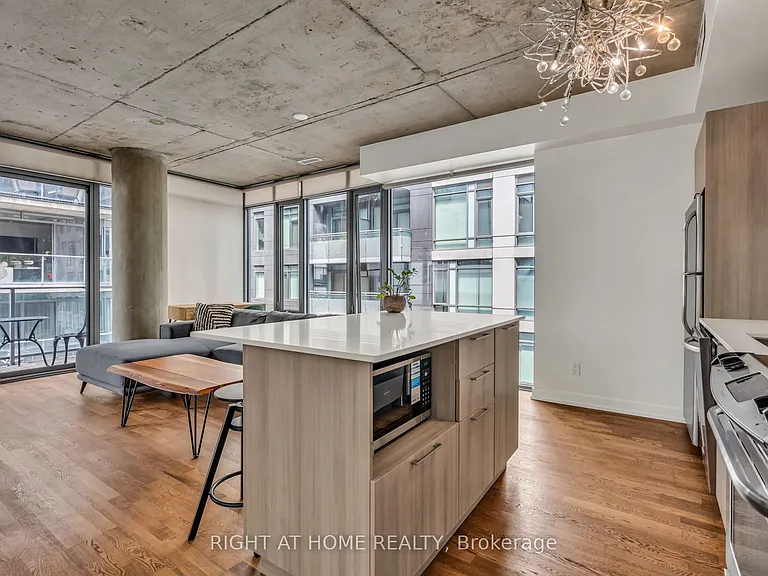 650 King St W #605 — Photo 22