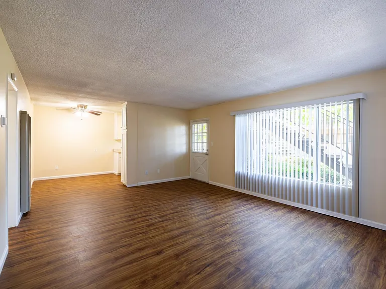 Sleepy Hollow Apartments — Photo 14