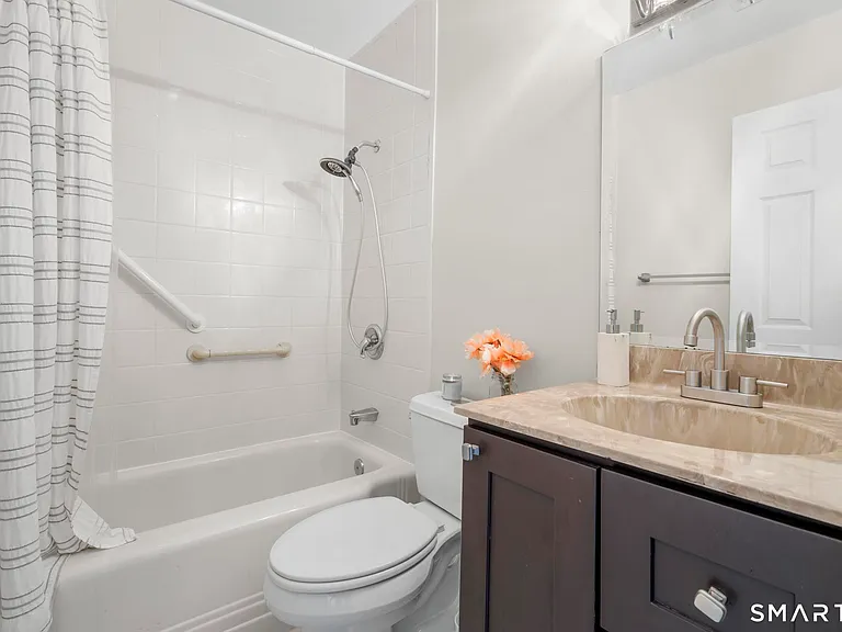 360 W Spring St #A7 — Photo 31