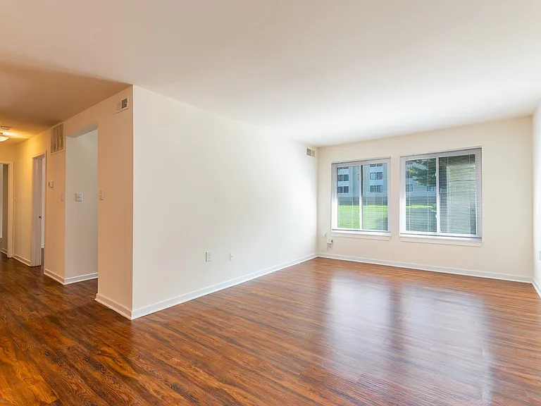 Seneca Place — Photo 19