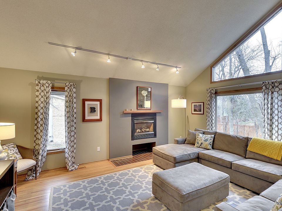 Beautiful soft-contemporary 