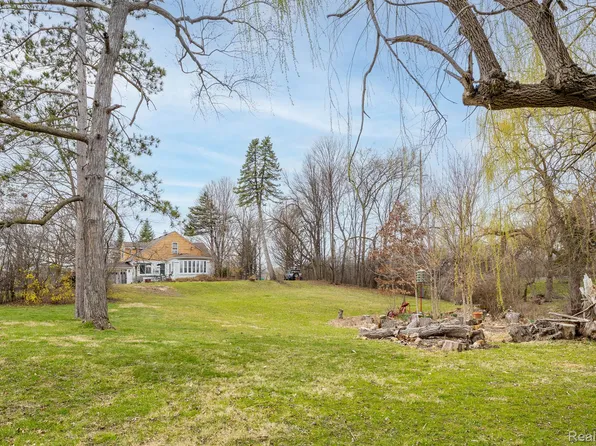 40205 Six Mile Rd, Northville, MI 48168