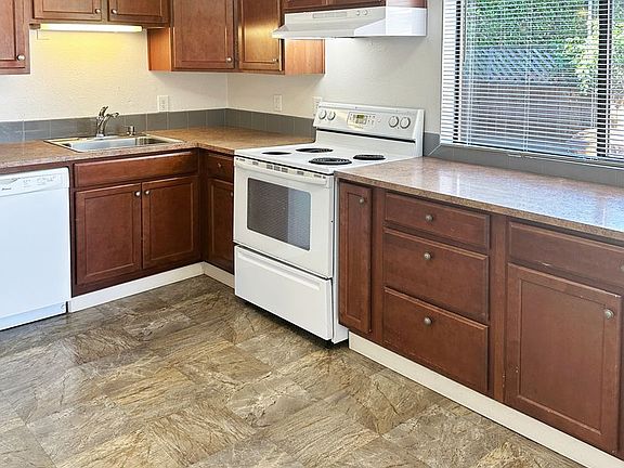 2nd image of 4002 Yakima Ave