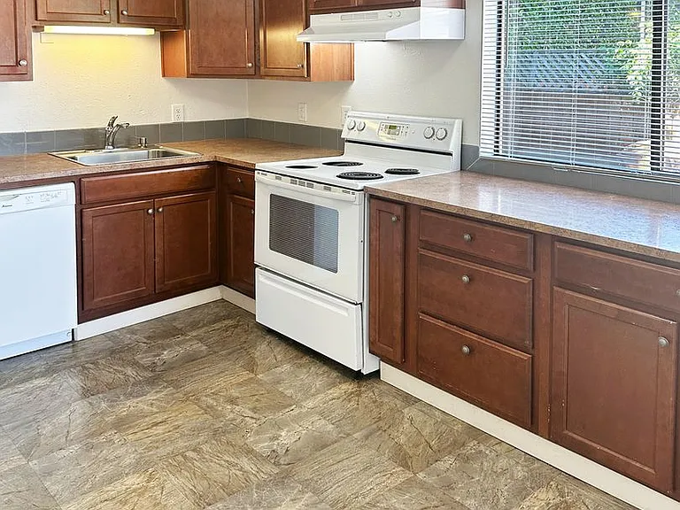 4002 Yakima Ave — Photo 2