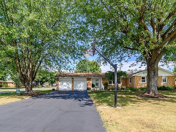 3rd image of 210 W Sandi Ln