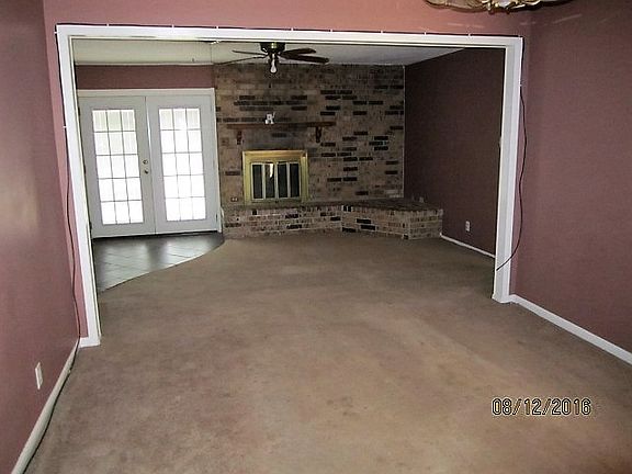 2nd image of 621 N Avenue C