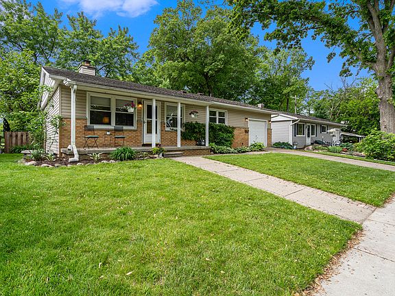 2nd image of 2305 S Circle Dr