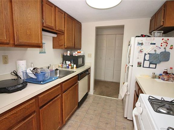 3rd image of 51 Brookwood Dr APT C