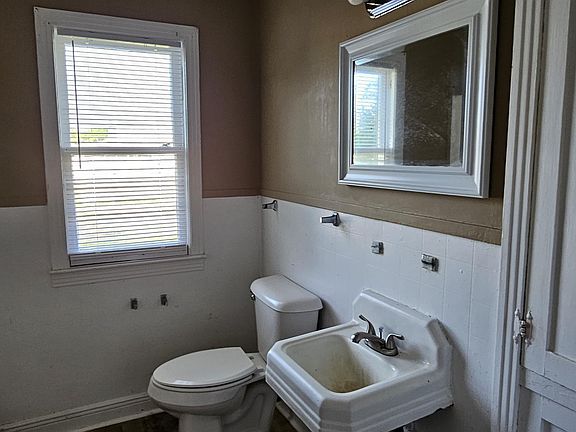 2nd image of 310 W Lafayette St