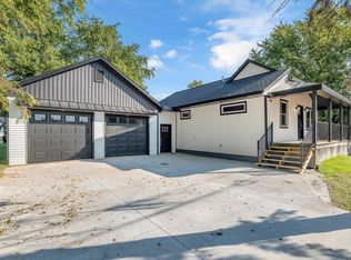 6 E Main St, Hilbert, WI 54129