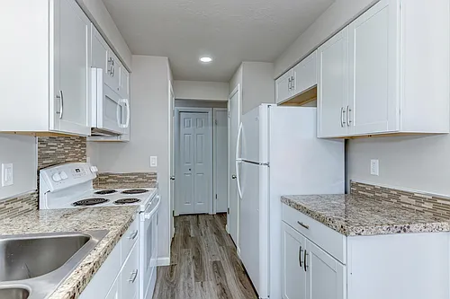 Beautifully Renovated 2 Bed, 1 Bath Townhouse Available July 1st! Photo 1