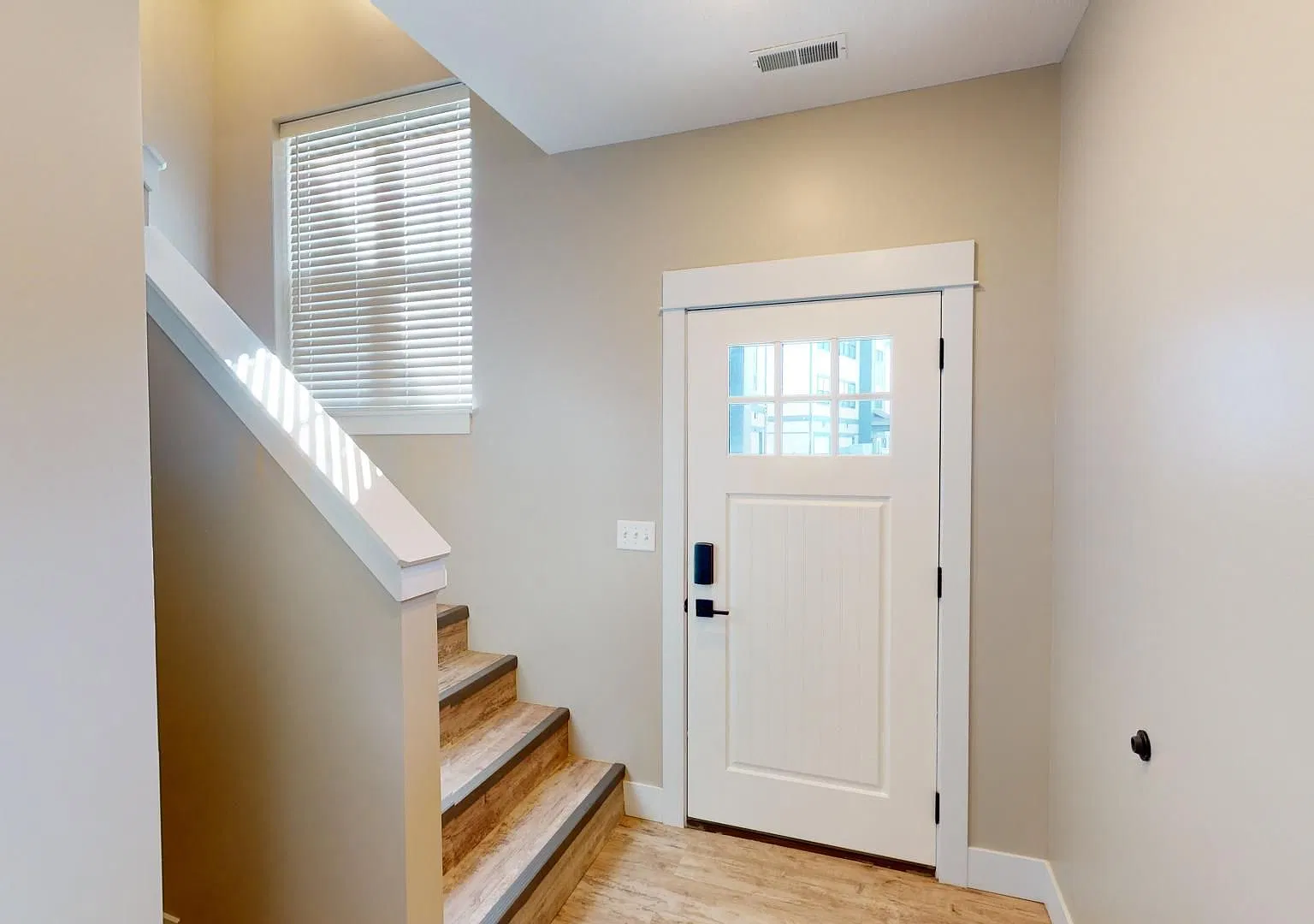 Spacious 3-Bed Carriage House in the Heart of Prairie District — Photo 3
