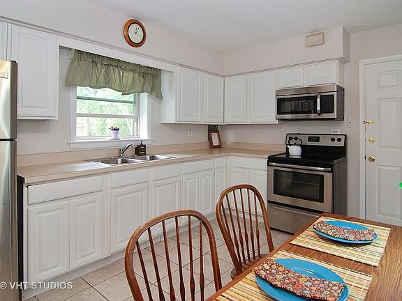 4th image of 837 Lathrop Ave APT 2W