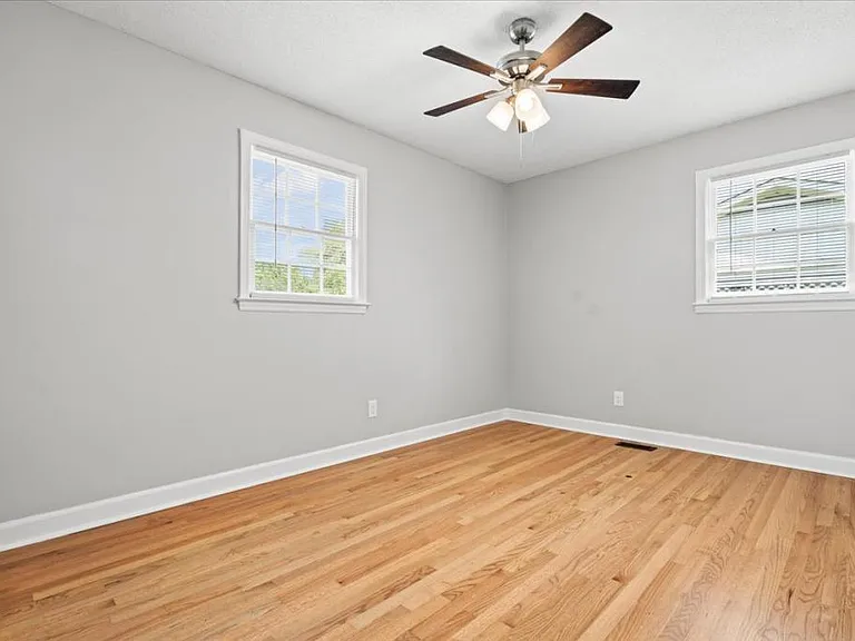 423 Sheffield Dr — Photo 37