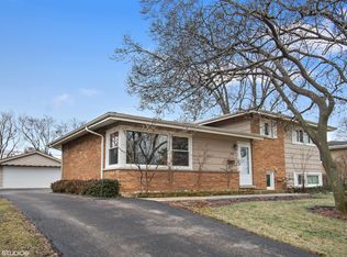 705 E Greenwood Dr, Mount Prospect, IL 60056