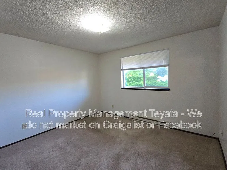1453 Hillspring Rd — Photo 17