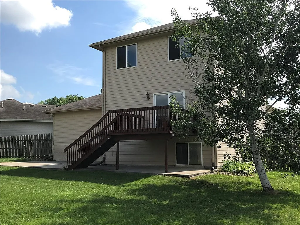 4 bed, 3.5 bath, 2100 sqft, $2,399 — Photo 4