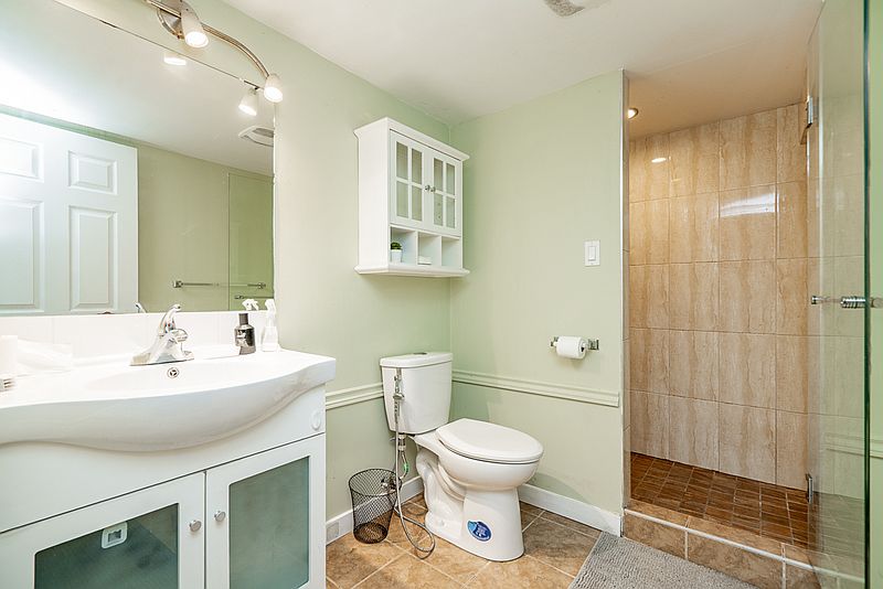 Burnaby Apartment for rent - 2 Bedrooms — photo 24